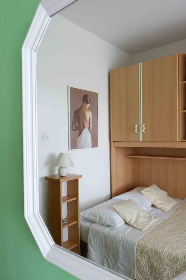 Apartment Ponos Krk Town Eksteriør billede