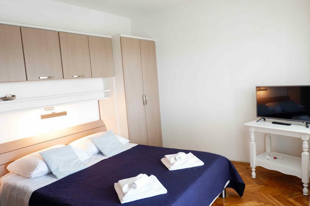 Apartment Ponos Krk Town Eksteriør billede