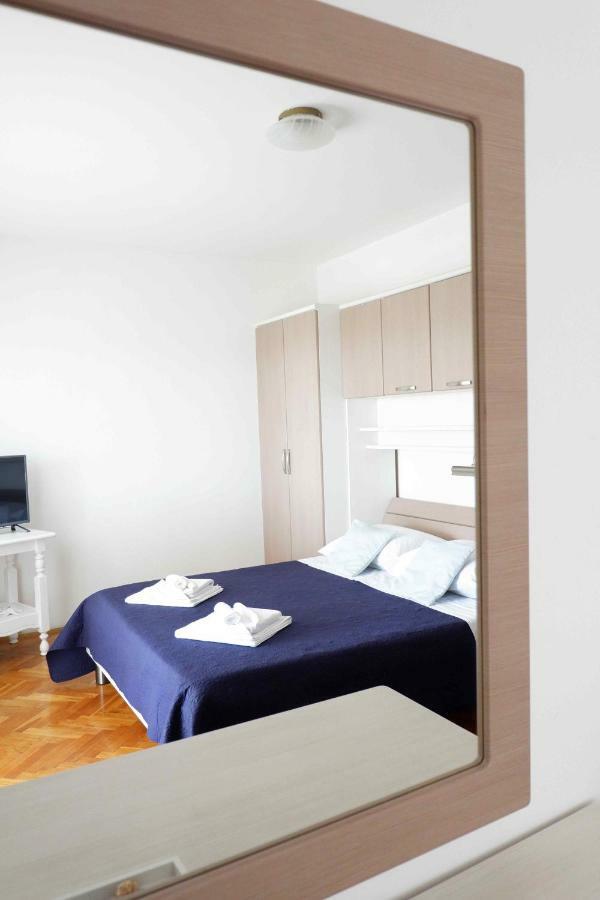 Apartment Ponos Krk Town Eksteriør billede
