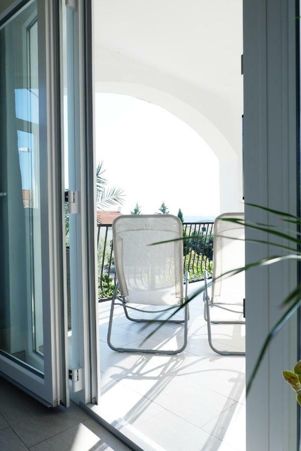 Apartment Ponos Krk Town Eksteriør billede
